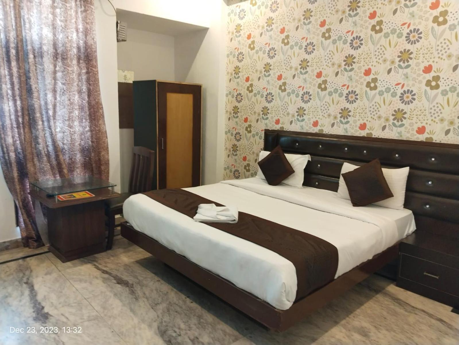 Hotel Shivanta Residency ริชิเคช ภายนอก รูปภาพ
